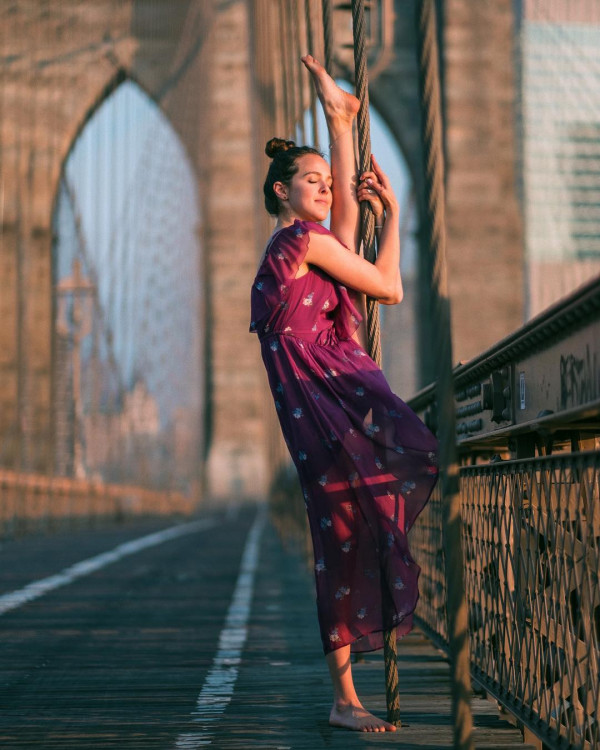 Sara Ticha - tín đồ thực hiện bộ ảnh Yoga đẹp ở thành phố New York